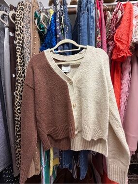 Abercrombie & Fitch Brown and Cream Colorblock V-Neck Button Cardigan